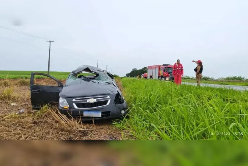 Homem de 52 anos morre após capotar veículo na PR-323