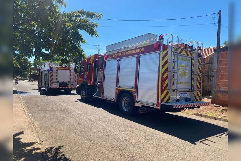 Incêndio em teto de sobrado mobiliza bombeiros em Apucarana