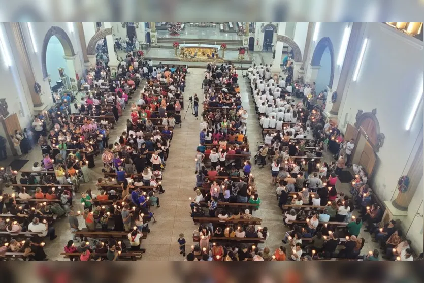 Missa com Frei Gilson reúne multidão em Apucarana; veja fotos