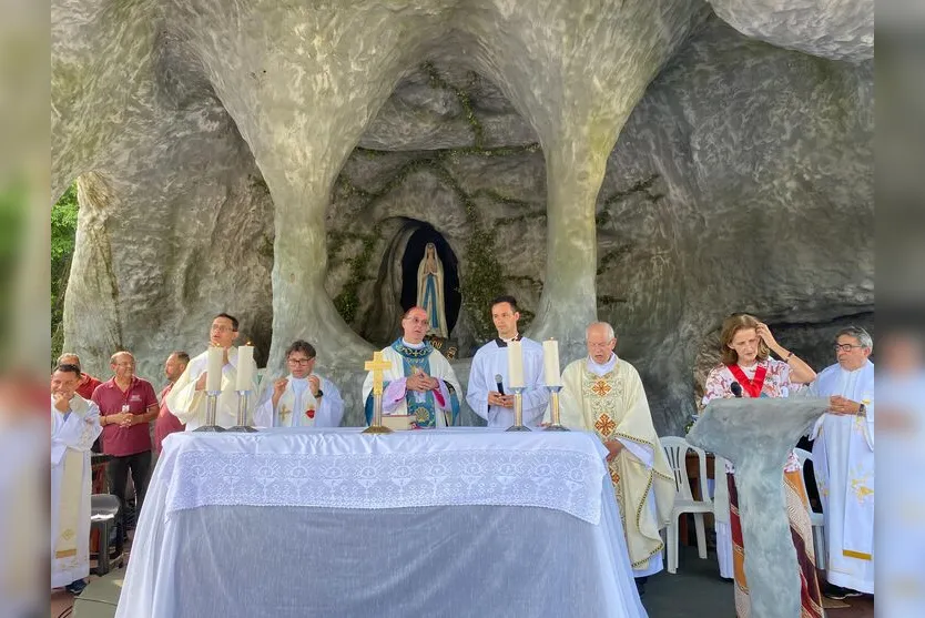  Missa foi presidida pelo bispo diocesano 