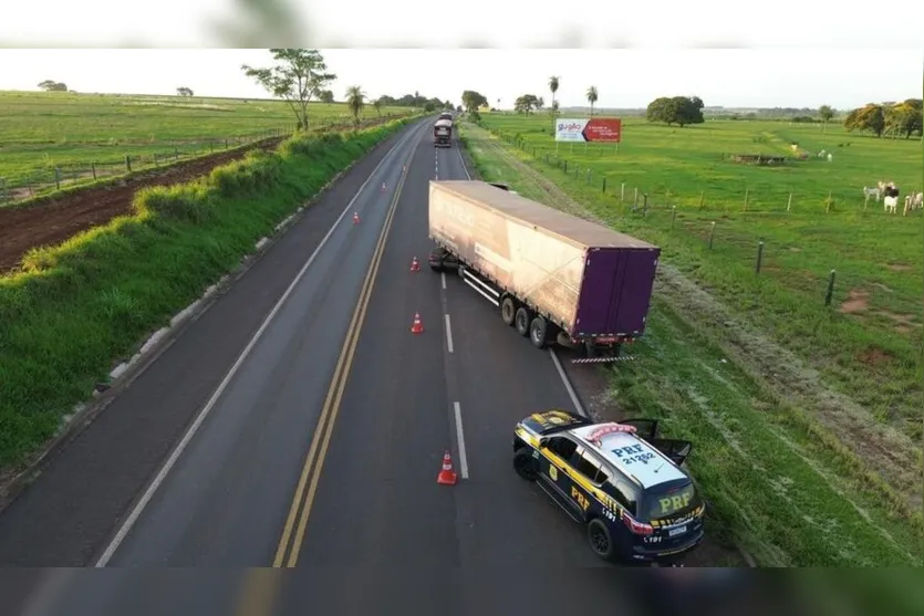 Motorista morre após ser atingido por peça solta de caminhão no Paraná