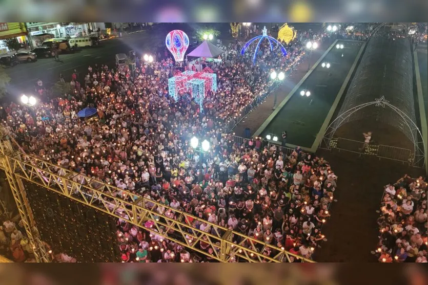  Multidão lota Praça Rui Barbosa em Apucarana 