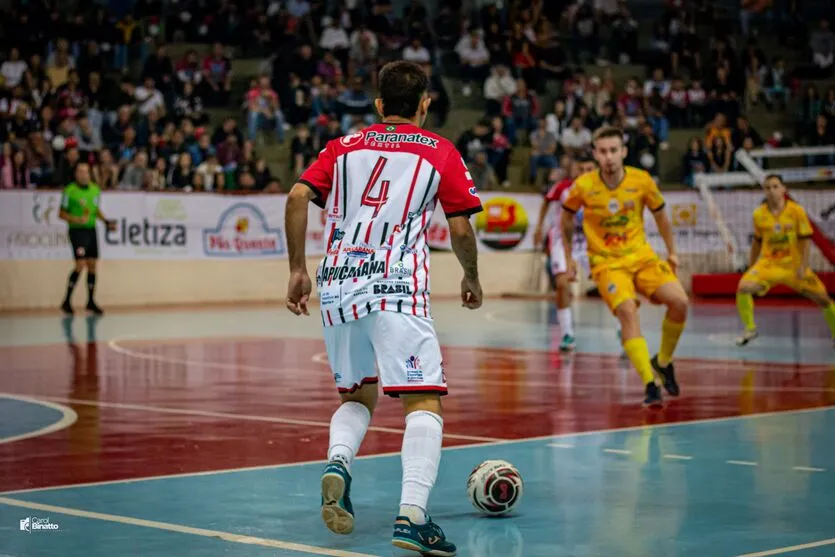 Com Lagoão lotado, Apucarana Futsal vence e fica perto da Série