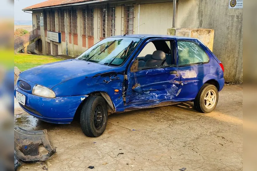  O condutor do Fiesta sofreu ferimentos moderados e foi socorrido pelo Samu. 