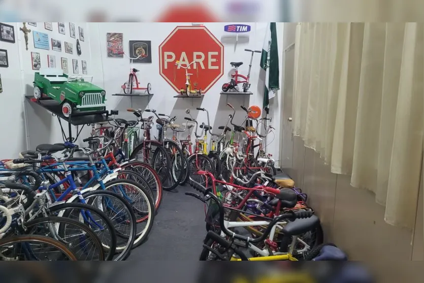  O empresário tem mais de 40 bicicletas. 