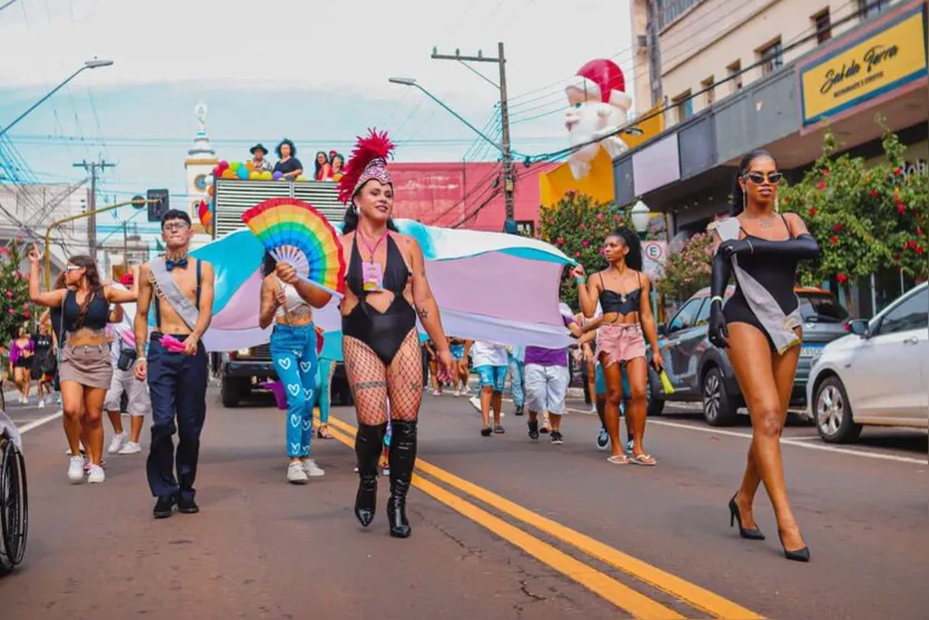 Parada da Diversidade movimenta o centro de Apucarana