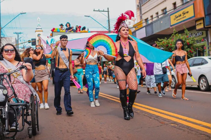 Parada da Diversidade movimenta o centro de Apucarana