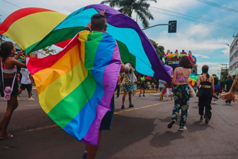 Parada da Diversidade movimenta o centro de Apucarana