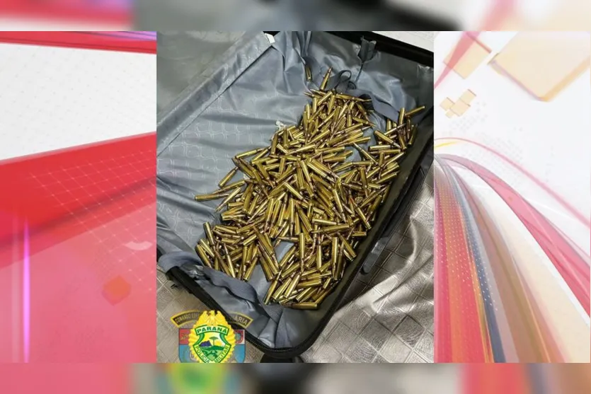 Polícia apreende armas, munições e droga dentro de ônibus em Rolândia