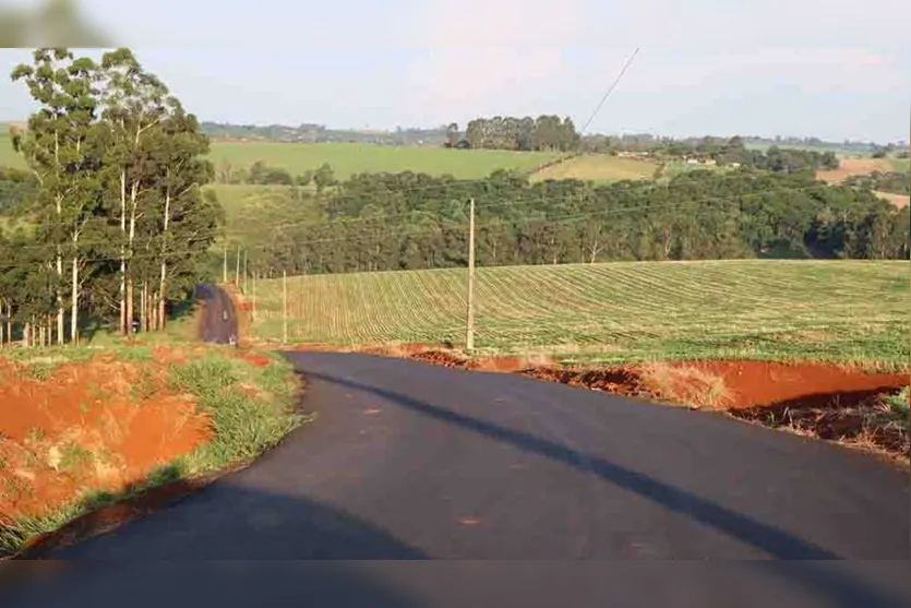  Prefeitura de Ivaiporã leva asfalto para o distrito de Santa Bárbara 