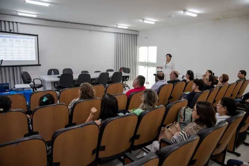 Servidores da Saúde passam por capacitação de tratamento de dengue