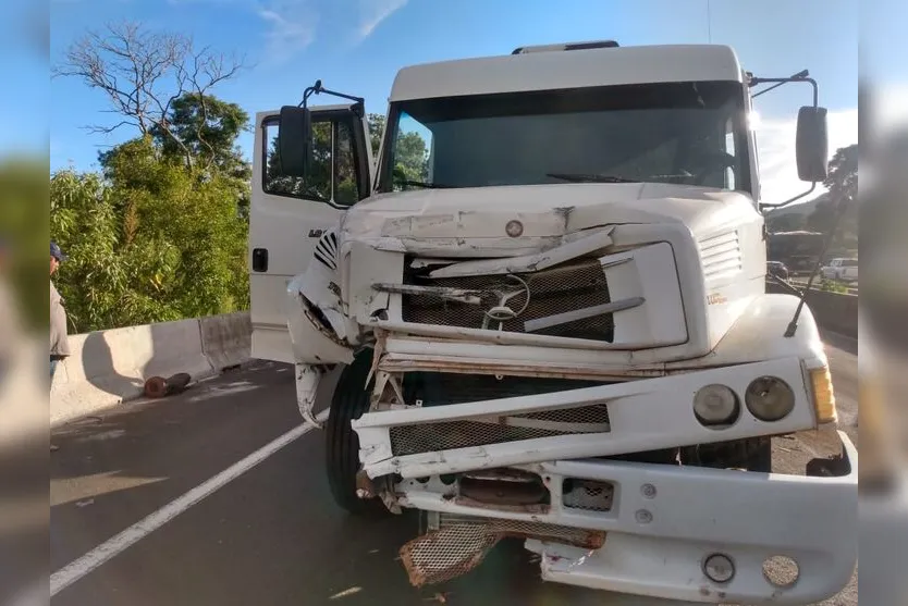  Acidente no km 309 envolveu dois caminhões 