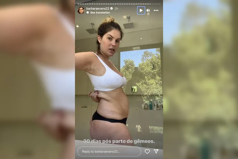 Bárbara Evans mostra barriga um mês após dar à luz gêmeos