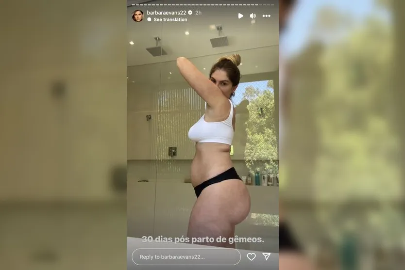 Bárbara Evans mostra barriga um mês após dar à luz gêmeos