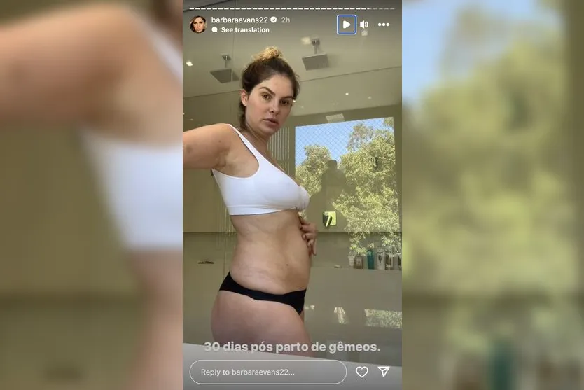 Bárbara Evans mostra barriga um mês após dar à luz gêmeos