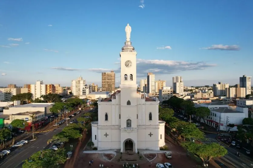 Catedral em fotos: veja as várias faces do cartão-postal apucaranense