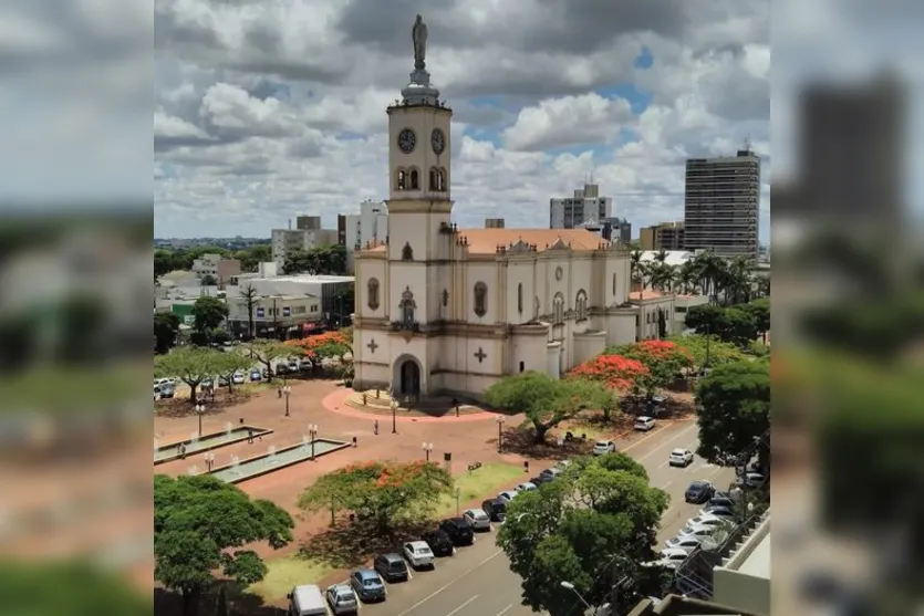 Catedral em fotos: veja as várias faces do cartão-postal apucaranense