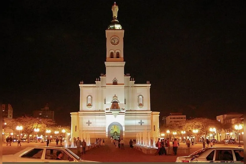 Catedral em fotos: veja as várias faces do cartão-postal apucaranense