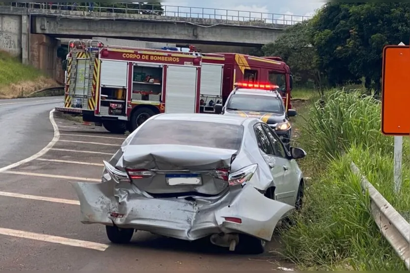  Corolla foi atingido violentamente na traseira 