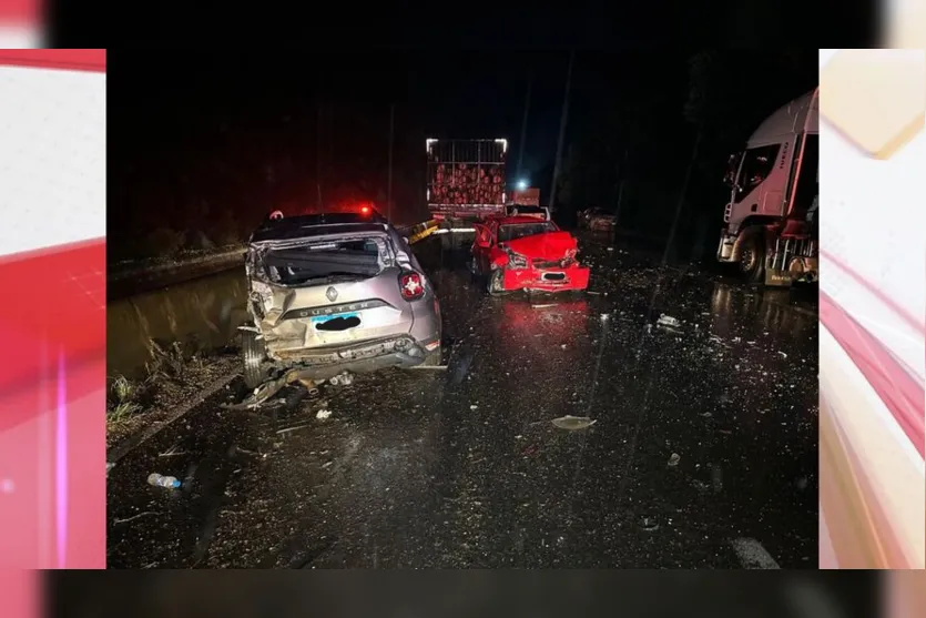 Engavetamento com 8 veículos deixa um morto e seis feridos no Paraná