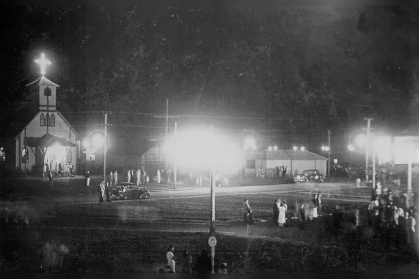  Iluminação pública de Apucarana era insuficiente nos primeiros anos 