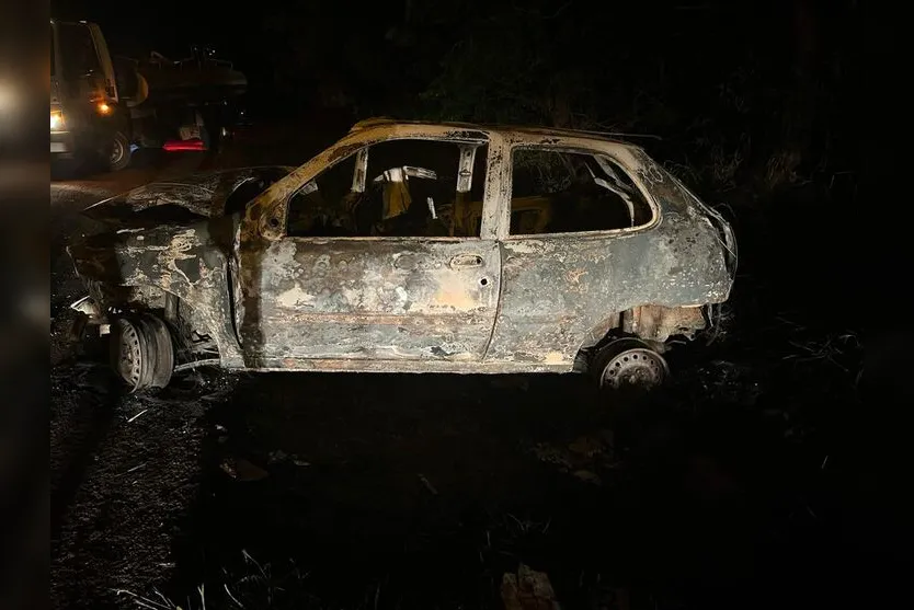  Passageiro morre carbonizado em colisão frontal entre Palio e Classic. 