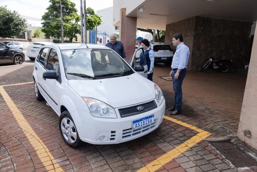 Prefeitura de Apucarana entrega carro para Hospital da Providência