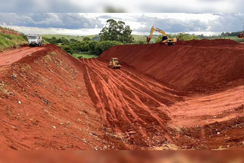  Projeto da vala apresenta dimensões significativas tendo 90m x 22 m 