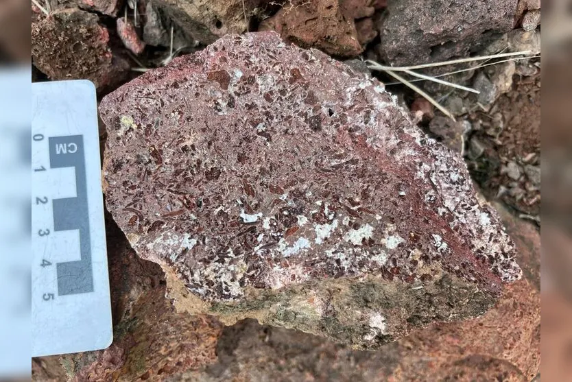  Rochas milenares raras foram encontradas na cidade 