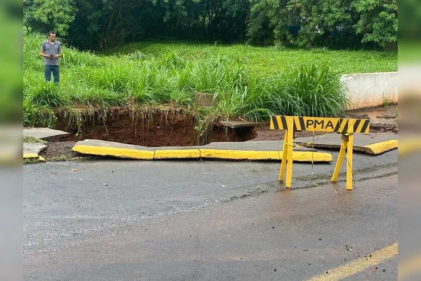  Trecho foi interditado pelos próprios moradores e prefeitura foi acionada 