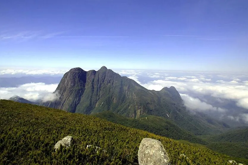 Turismo longe do mar: trilhas, montanhas e cachoeiras são opções do PR