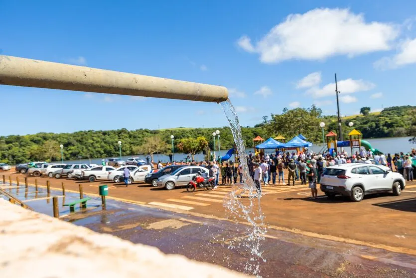  Ato também marcou a reinauguração das bicas de água do parque 