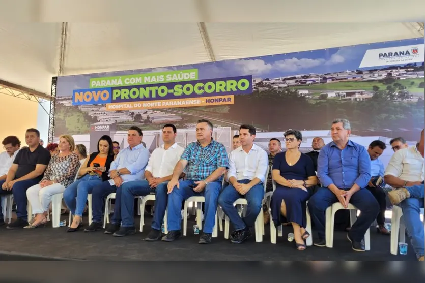  Autoridades durante a solenidade de inauguração em Arapongas 