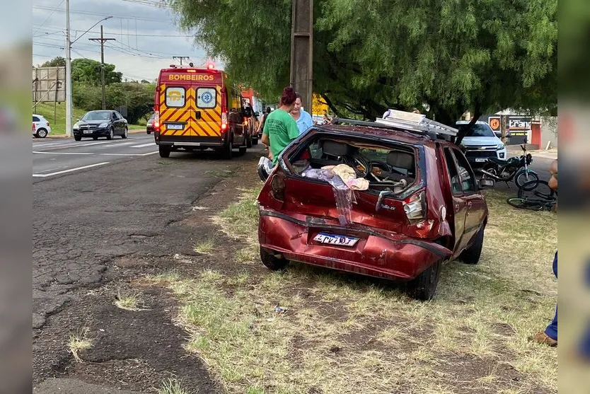 Engavetamento entre caminhão e dois carros deixa quatro feridos