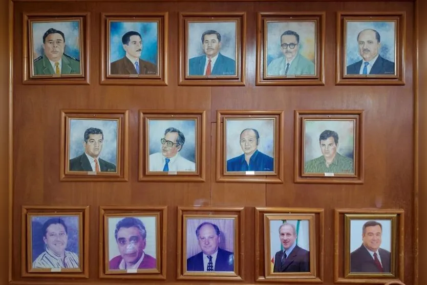  Galeria dos prefeitos no salão nobre da Prefeitura 