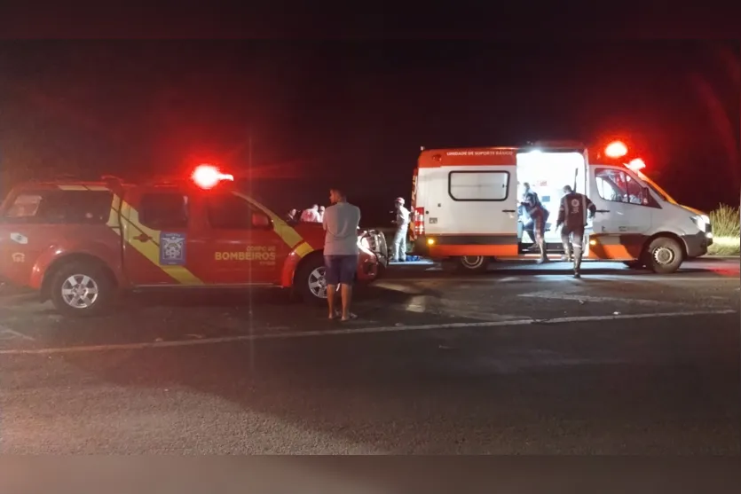 Garupa de moto morre atropelado por ônibus em Cambira