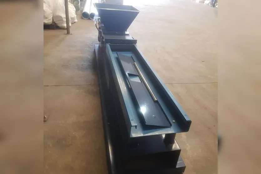  Máquina usada na fabricação de paver desviada de uma empresa de Maringá 