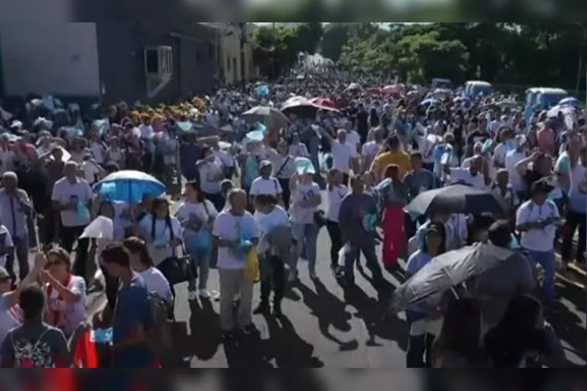  Milhares de pessoas participam de romaria em Apucarana 