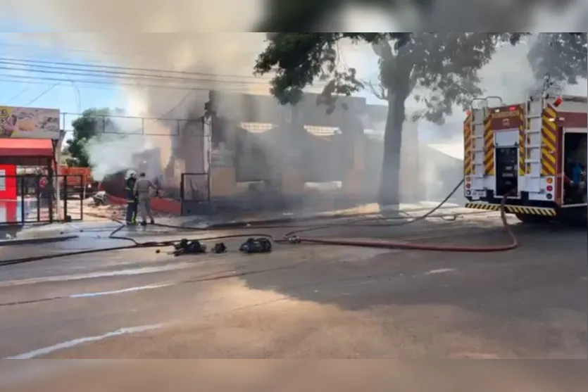  O incêndio aconteceu nesta manhã de segunda-feira (29) 