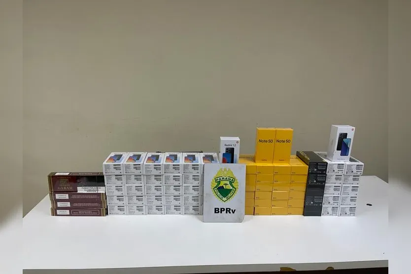 PRE apreende quase 80 celulares e cigarros contrabandeados em Rolândia