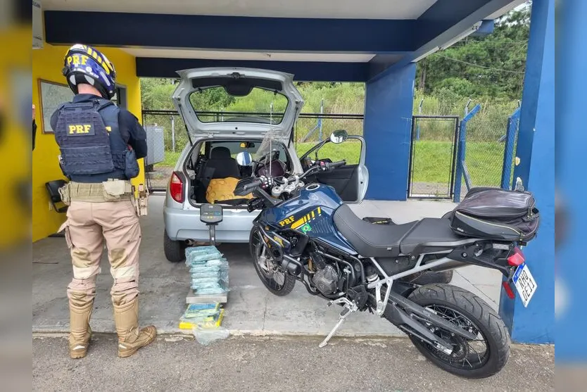 PRF apreende cocaína e crack escondidos em Chevrolet Celta no Paraná