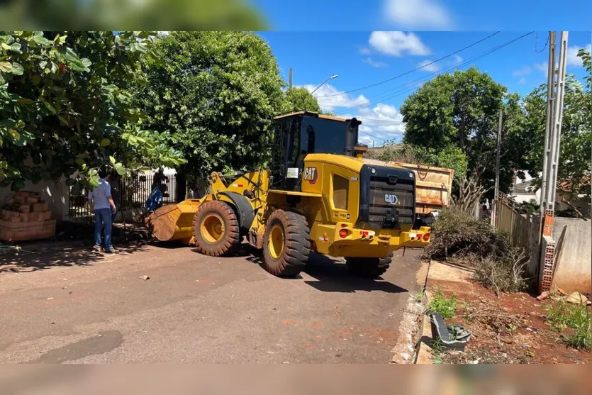 Prefeitura de Jandaia do Sul e moradores realizam mutirão de limpeza