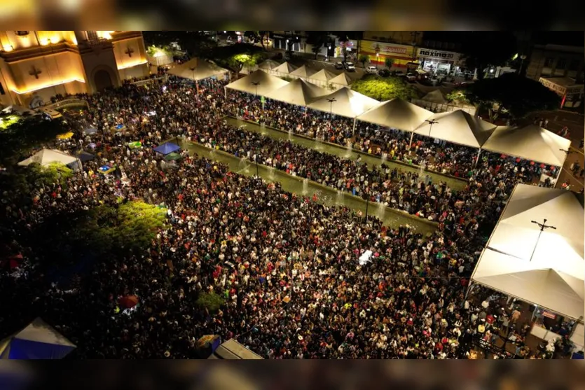 Show de Michel Teló atrai grande público em Apucarana; veja fotos