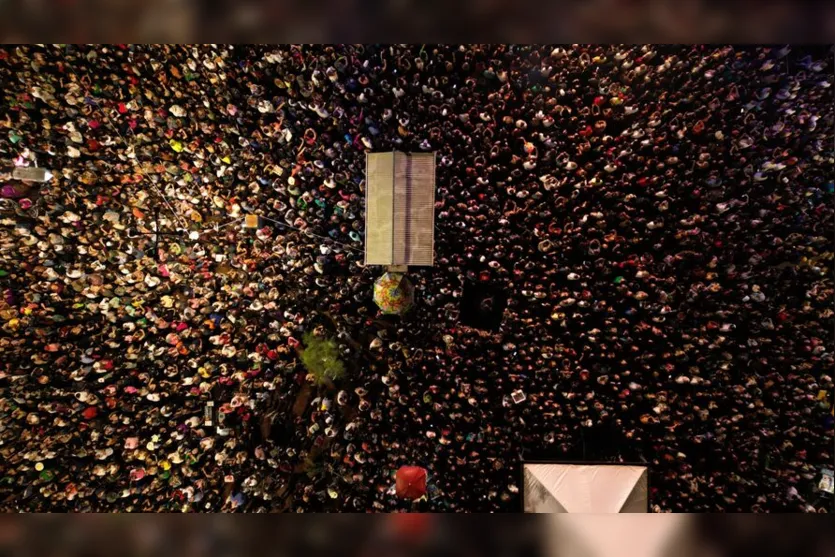 Show de Michel Teló atrai grande público em Apucarana; veja fotos