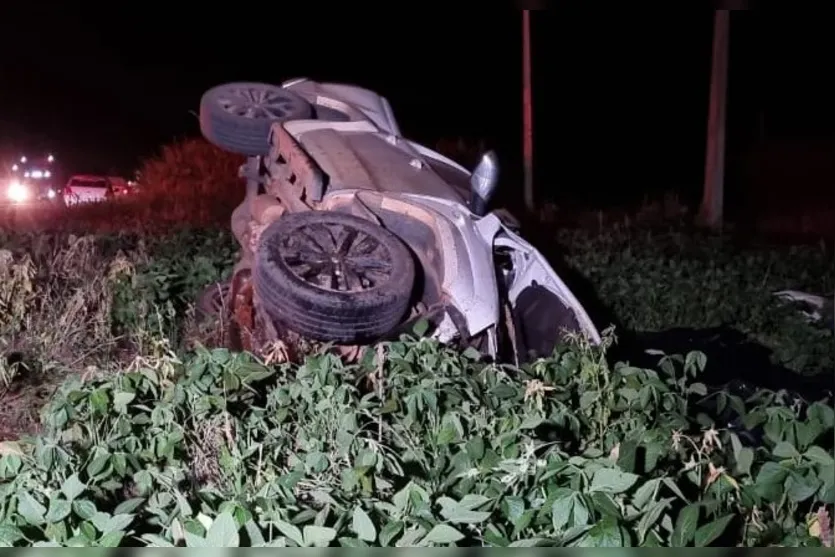 Três pessoas morreram em uma colisão envolvendo caminhonete e caminhão