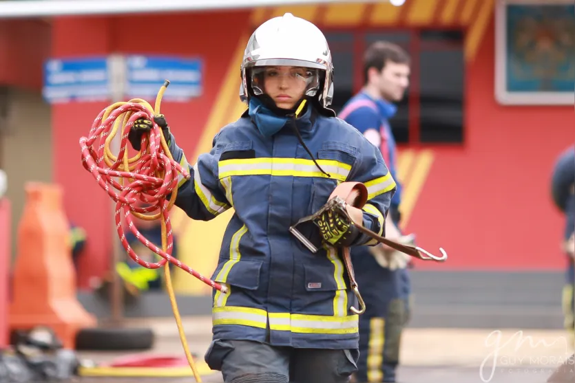  A parte operacional do Corpo de Bombeiros também conta com a força feminina. 