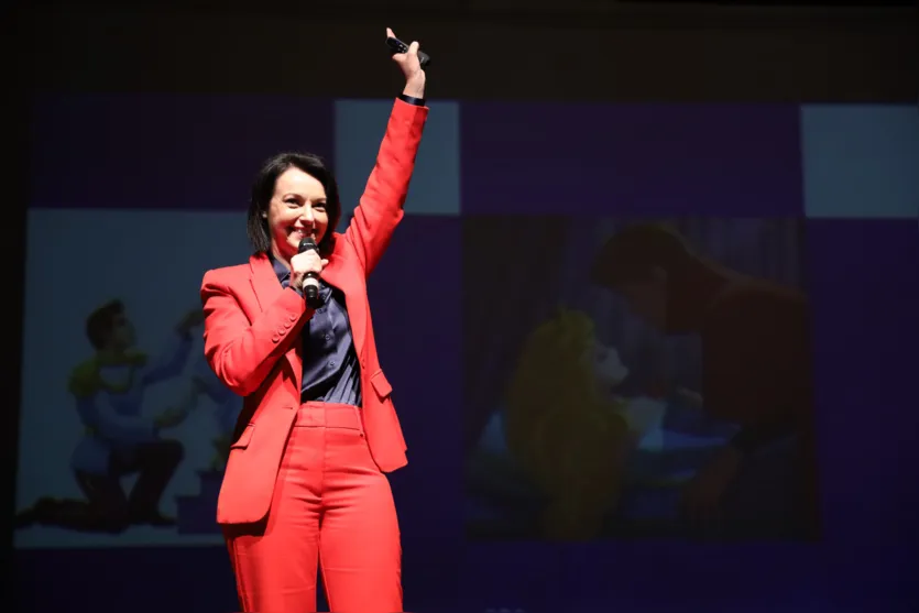  Alessandra Andrade durante palestra em Apucarana 