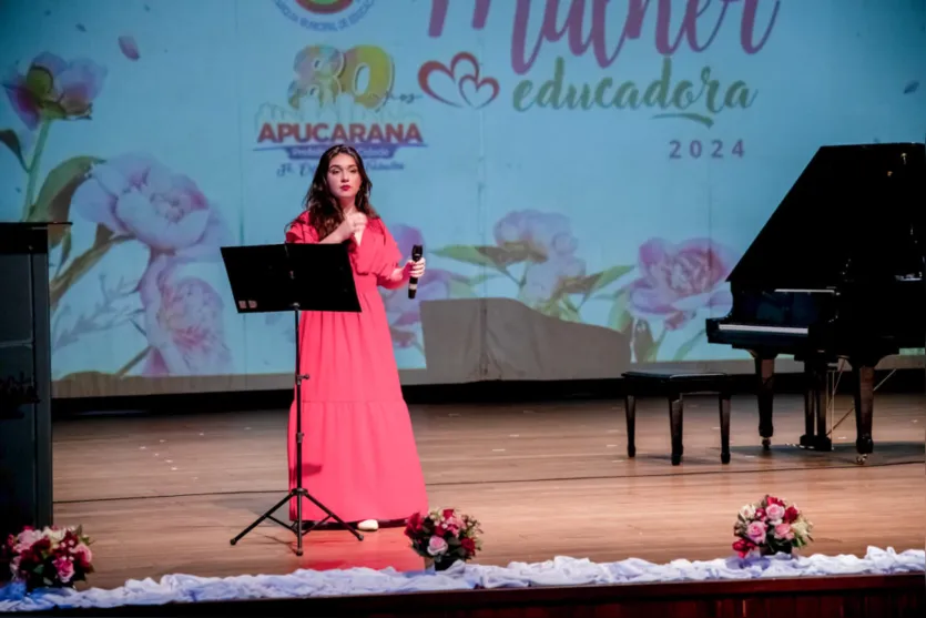 Apucarana realiza homenagens em 10ª Noite da Mulher Educadora