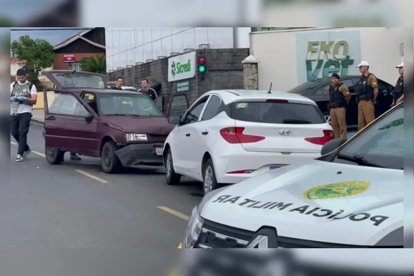  Bandidos estavam em um Fiat Uno e colidiram frontalmente contra o carro das vítimas 