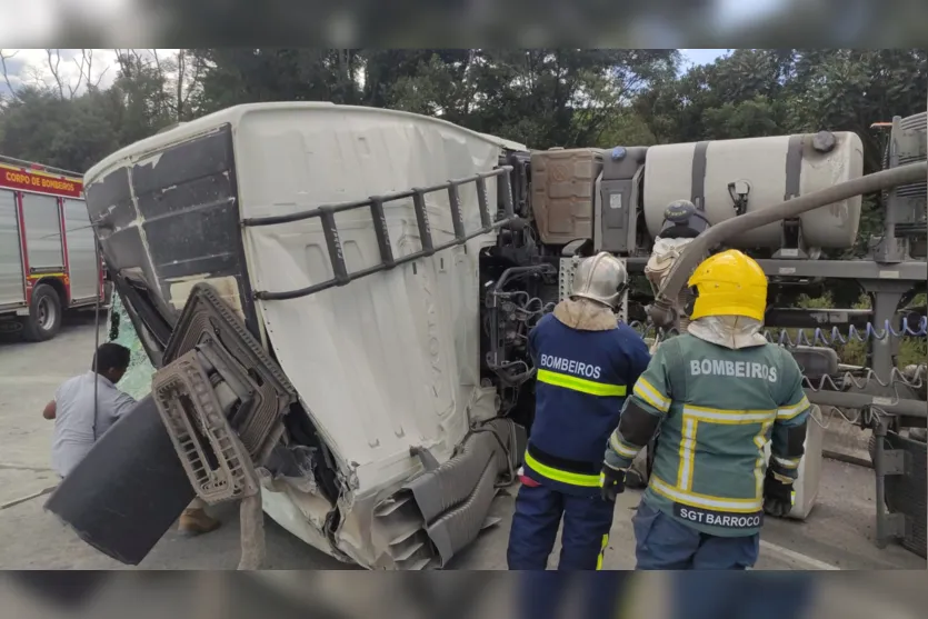  Bombeiros de Apucarana atenderam o acidente 